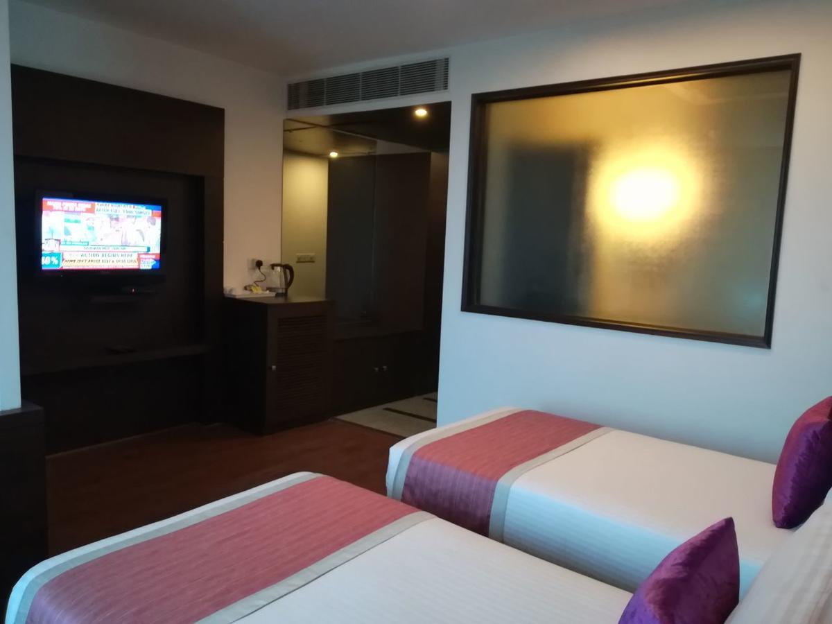 Capital O 7331 Hotel Downtown New Delhi Exterior photo