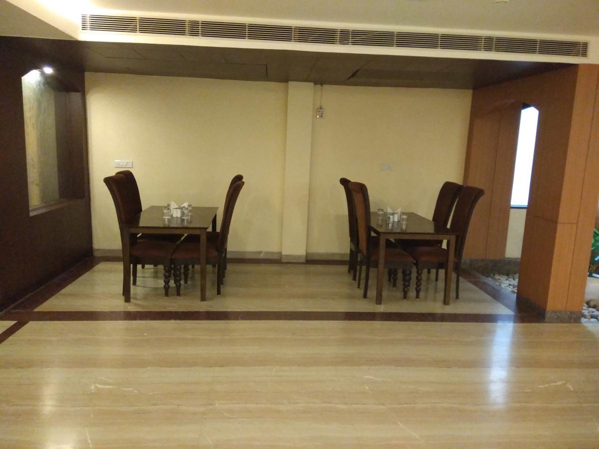 Capital O 7331 Hotel Downtown New Delhi Exterior photo