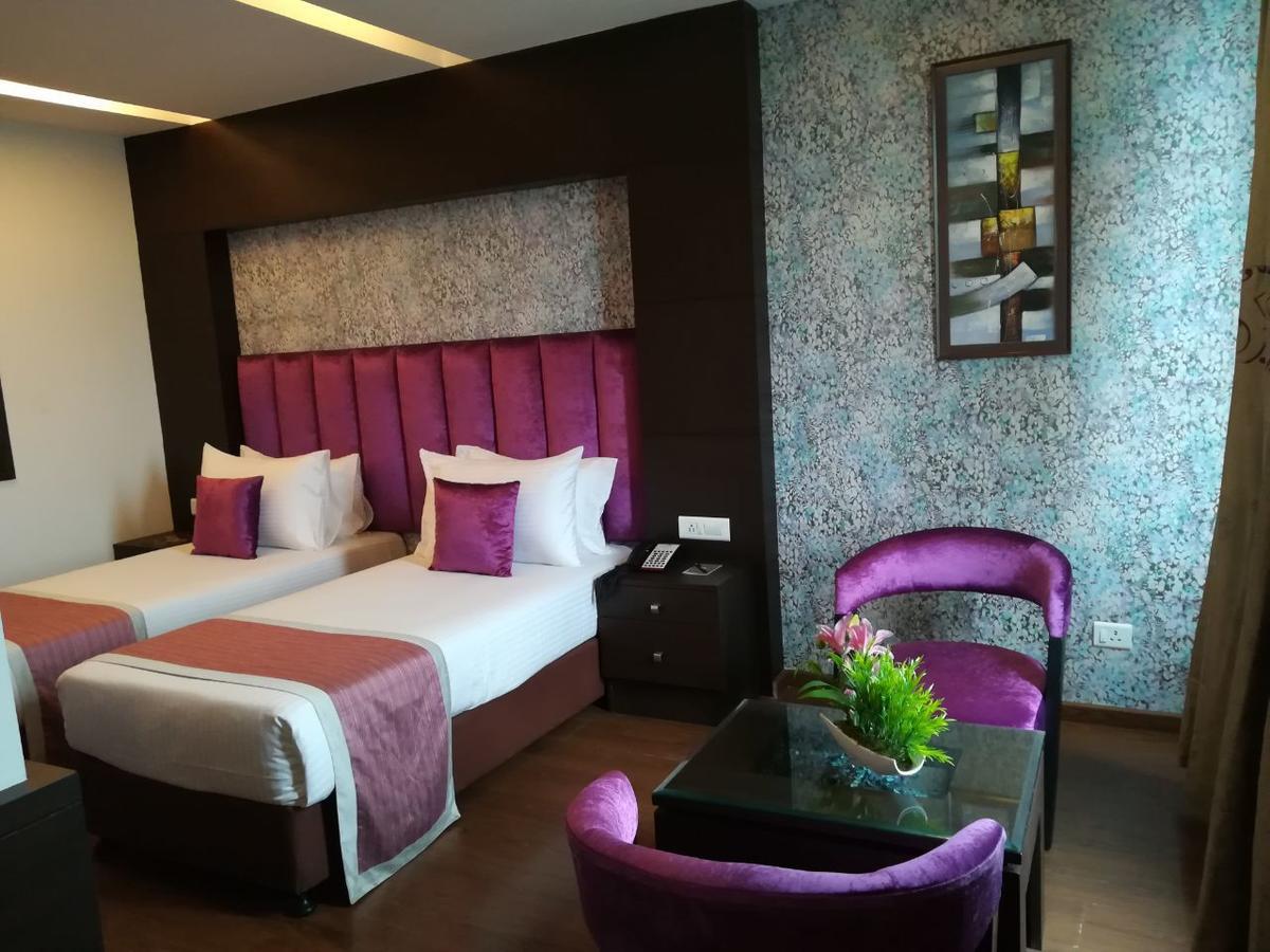 Capital O 7331 Hotel Downtown New Delhi Exterior photo