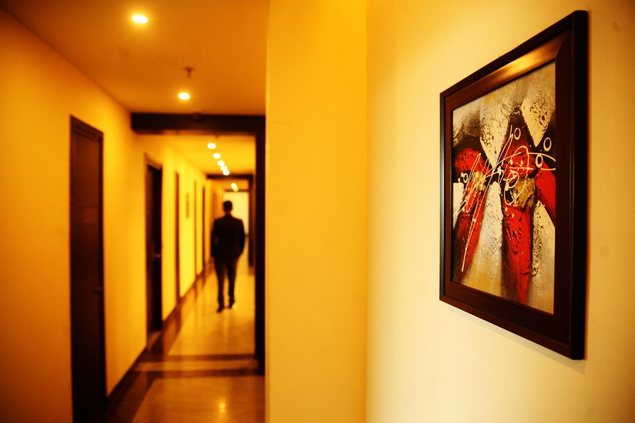 Capital O 7331 Hotel Downtown New Delhi Exterior photo