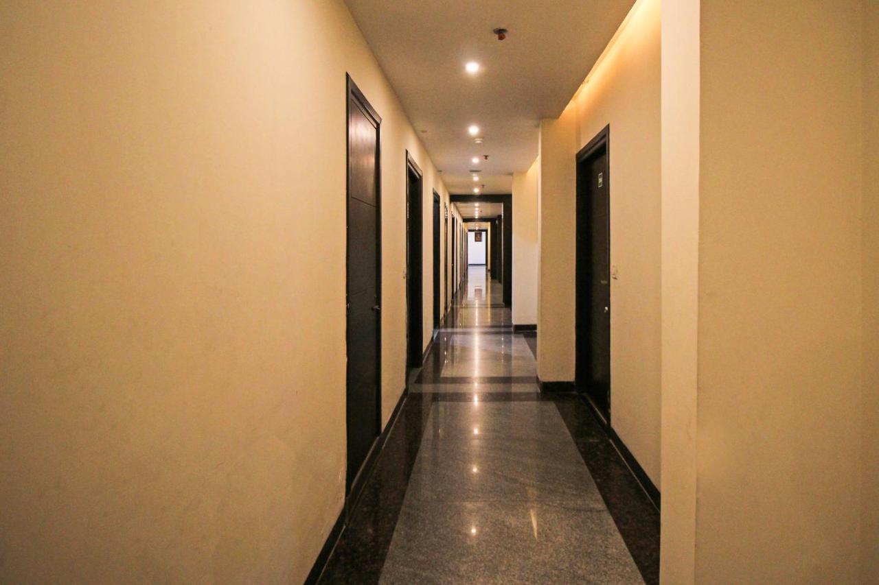Capital O 7331 Hotel Downtown New Delhi Exterior photo